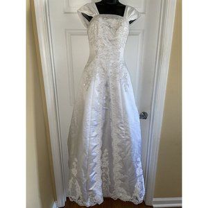 Christian Michele Wedding Dress Appliqué Train Can Sleeve Pearls Classic